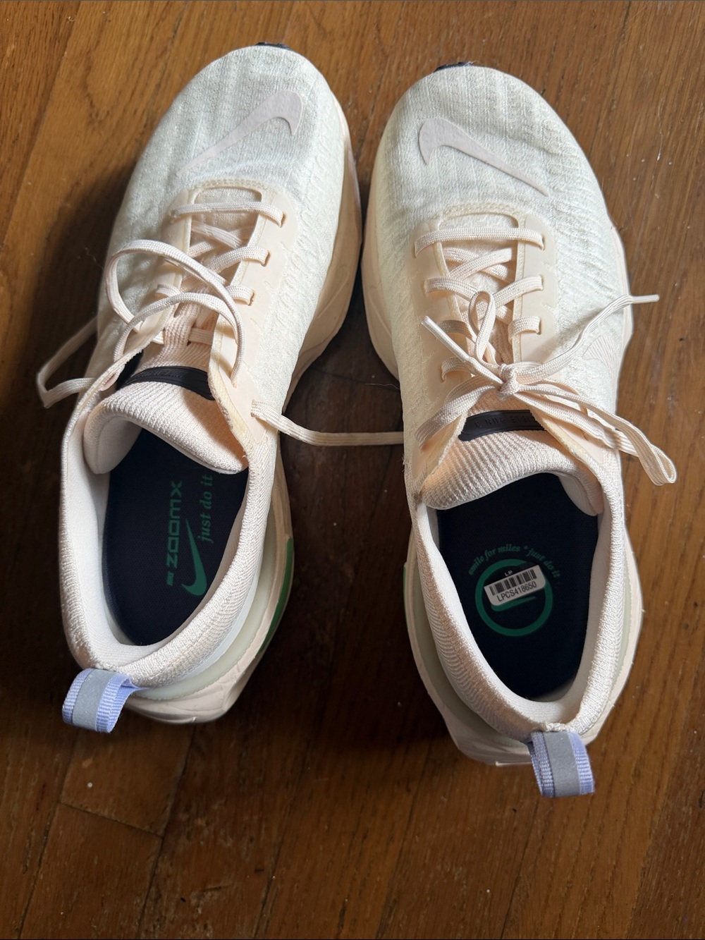 Nike Men’s Running Shoes - Cream with Green Accent